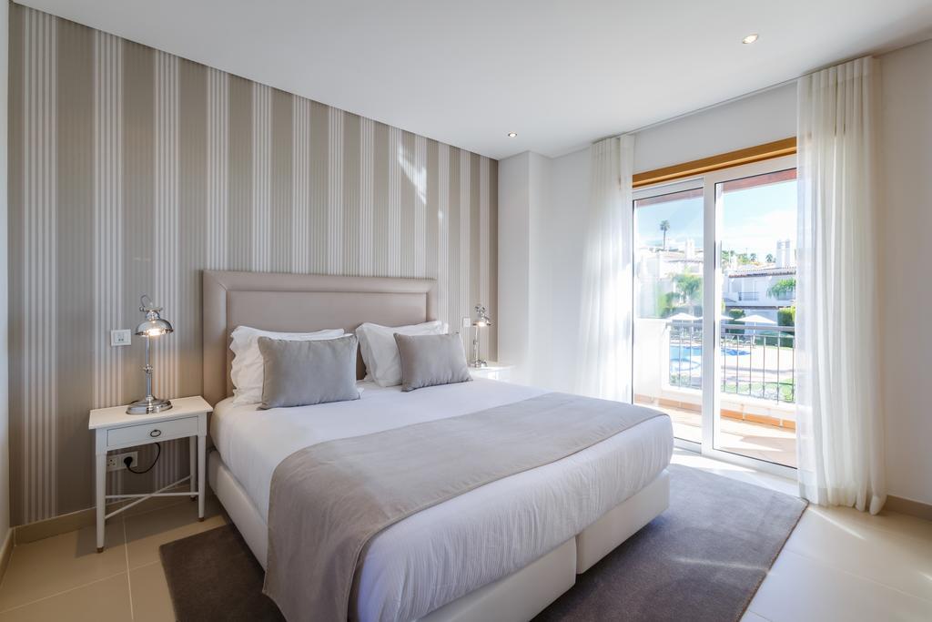 Hotel The Crest Almancil Zimmer foto