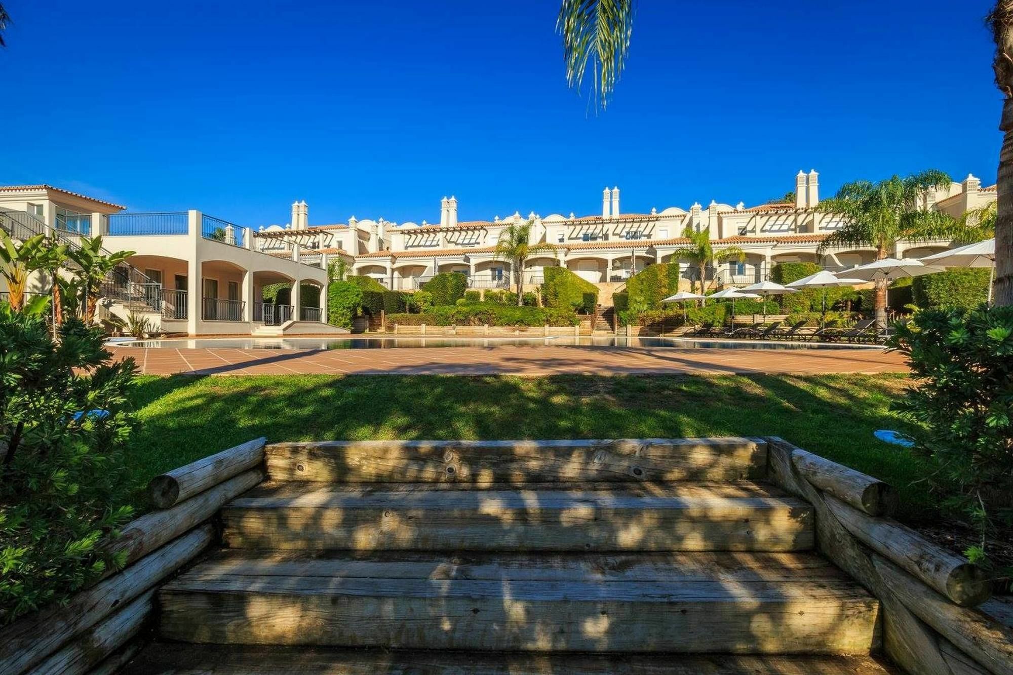 Hotel The Crest Almancil Exterior foto